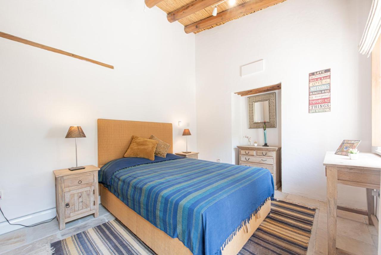 The Carob Tree Villa - Rustic Luxury Home With Access To Pool And Restaurant Larnaka Exterior foto