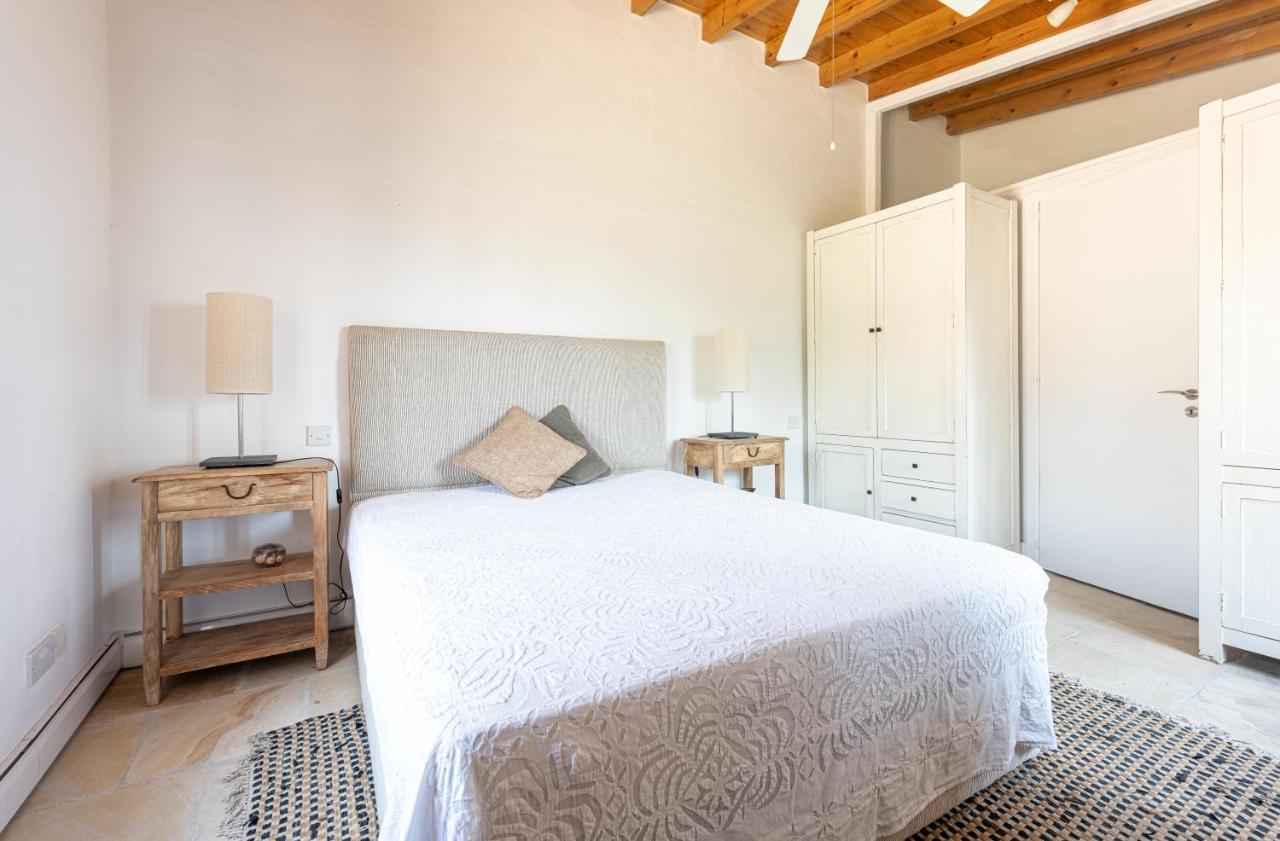 The Carob Tree Villa - Rustic Luxury Home With Access To Pool And Restaurant Larnaka Exterior foto
