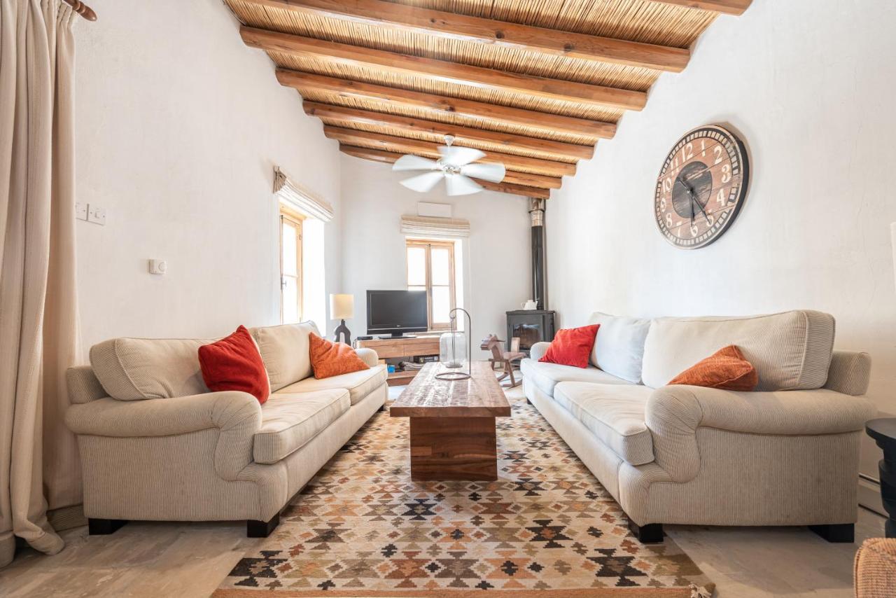 The Carob Tree Villa - Rustic Luxury Home With Access To Pool And Restaurant Larnaka Exterior foto